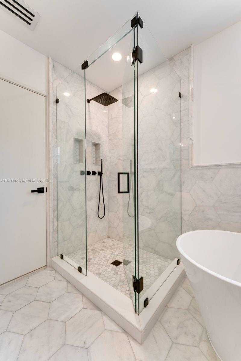 Small Image of 1355 BIARRITZ DR, Miami Beach Number 28