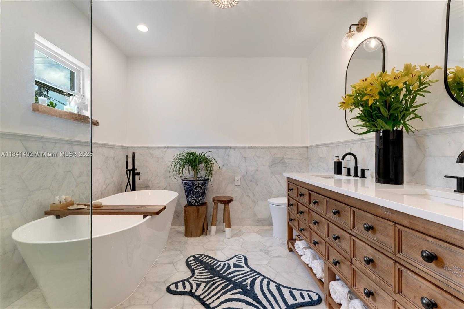 Small Image of 1355 BIARRITZ DR, Miami Beach Number 29