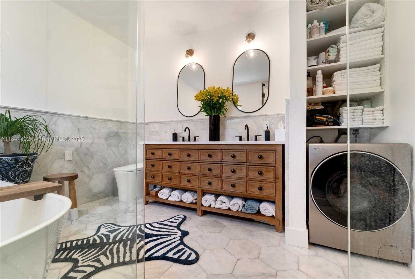 Small Image of 1355 BIARRITZ DR, Miami Beach Number 30