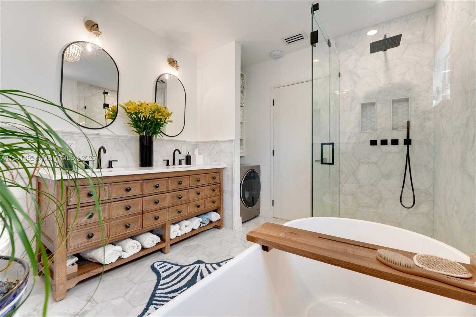 Small Image of 1355 BIARRITZ DR, Miami Beach Number 31