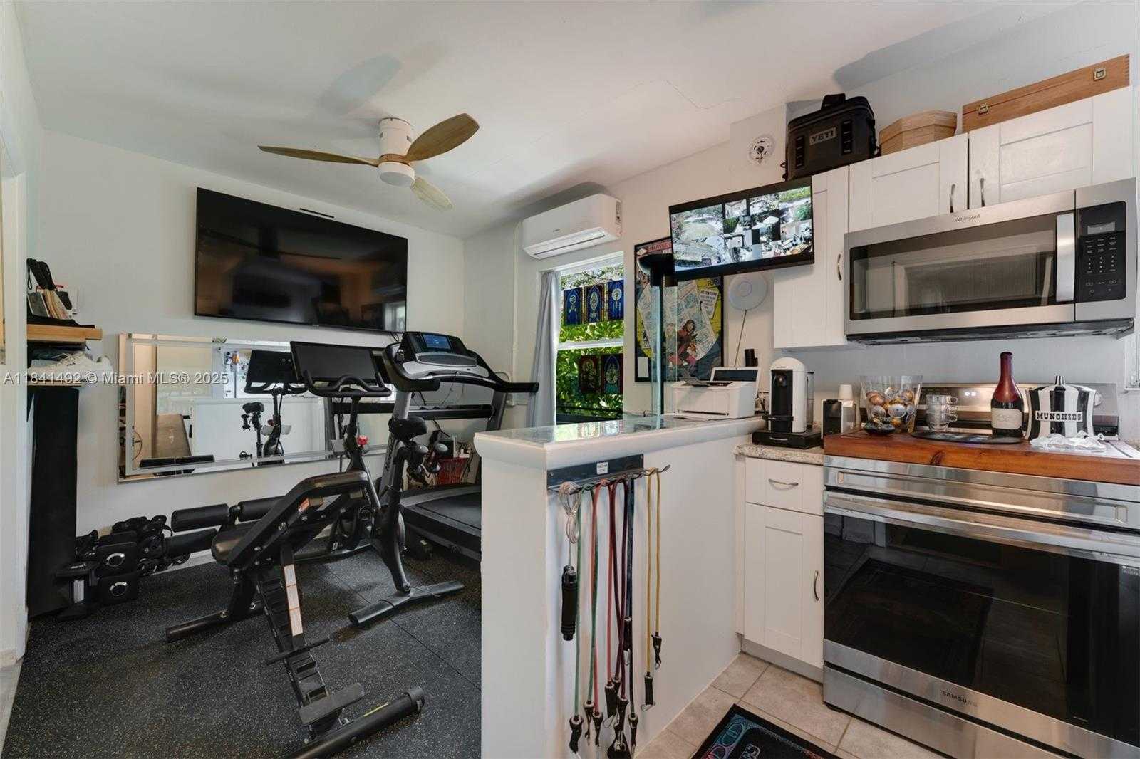 Small Image of 1355 BIARRITZ DR, Miami Beach Number 32
