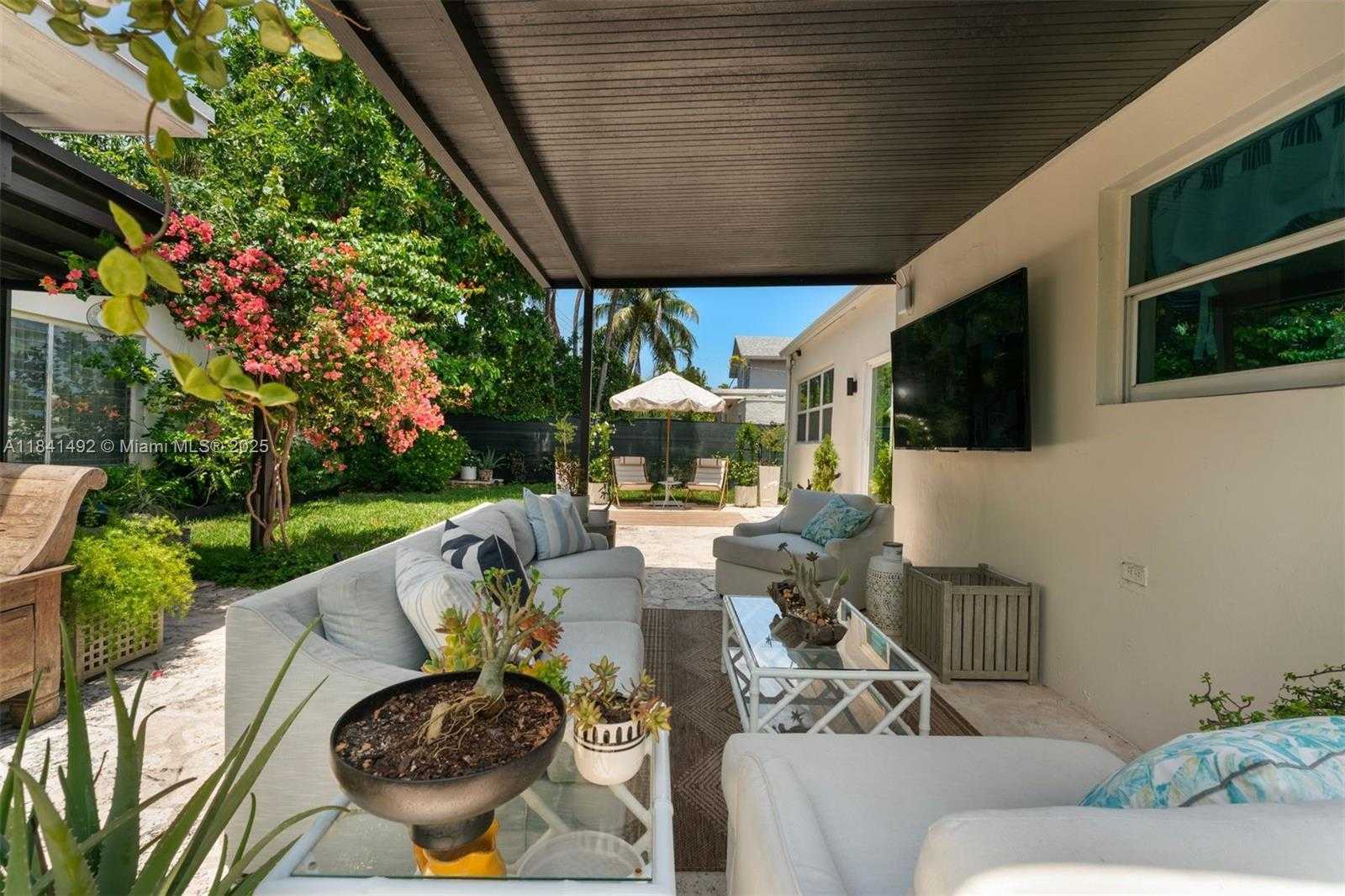 Small Image of 1355 BIARRITZ DR, Miami Beach Number 38