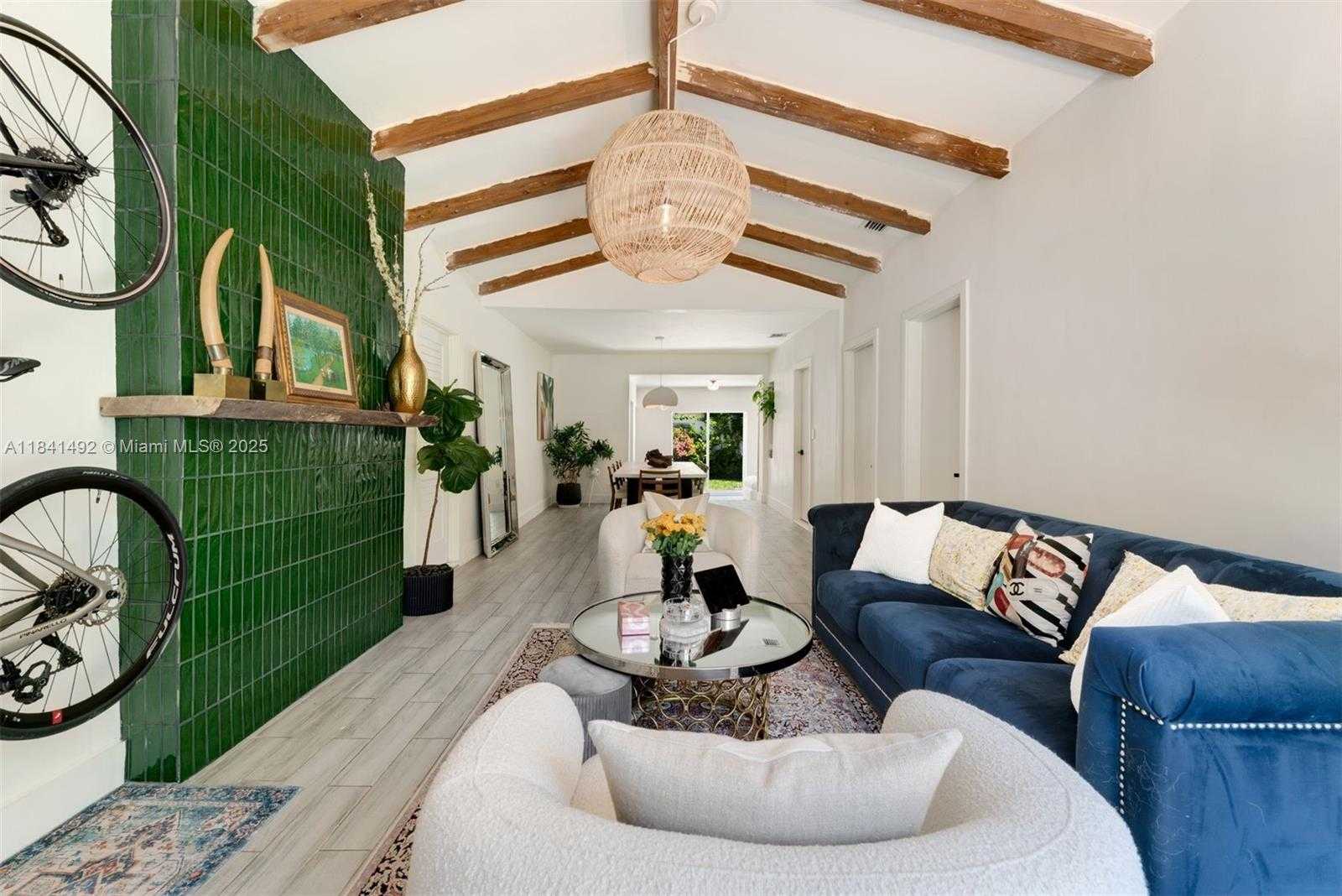 Small Image of 1355 BIARRITZ DR, Miami Beach Number 4