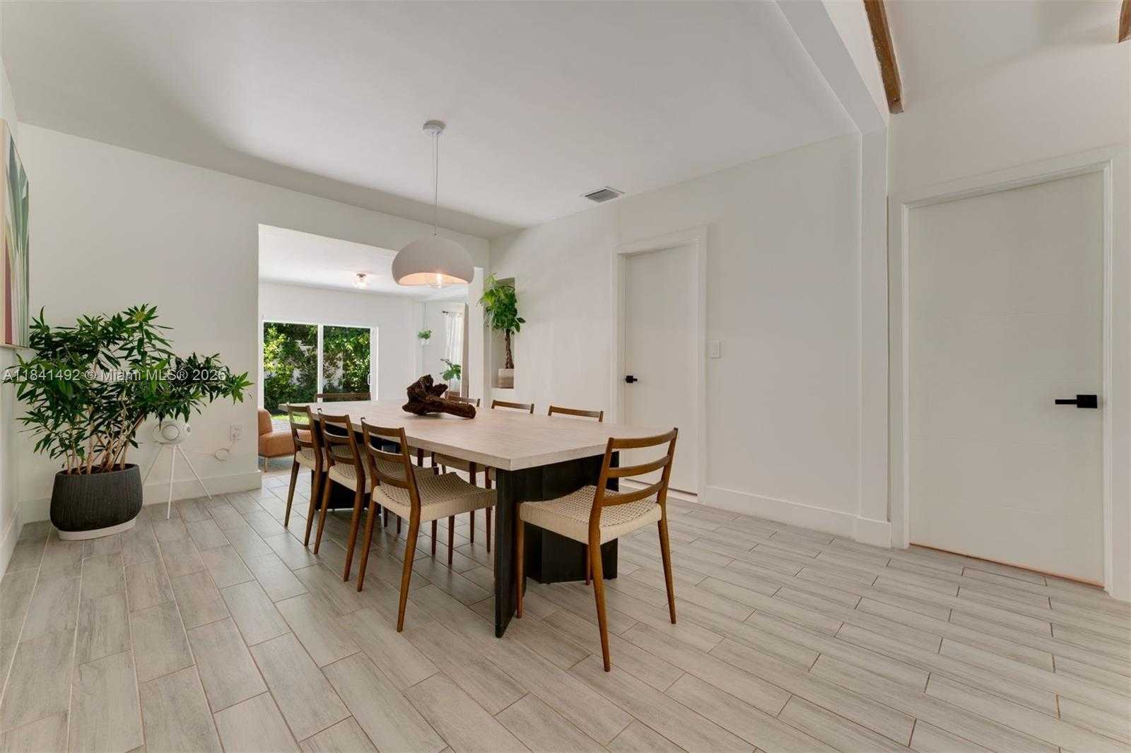 Small Image of 1355 BIARRITZ DR, Miami Beach Number 7