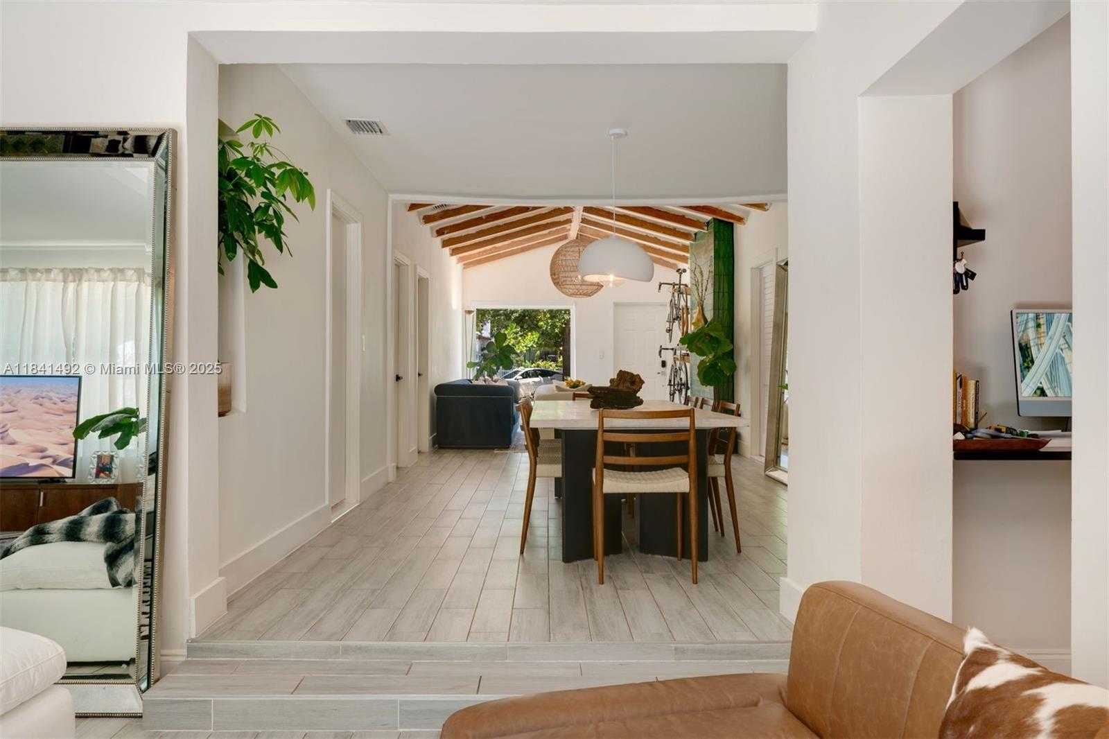 Small Image of 1355 BIARRITZ DR, Miami Beach Number 9