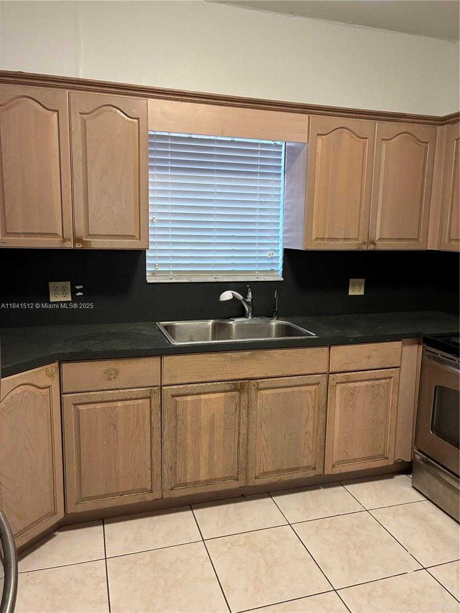 Small Image of 1774 SOUTH WEST 11TH ST, Miami Number 4