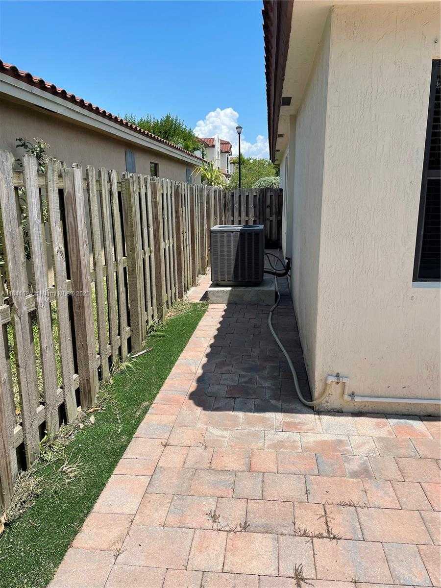 Small Image of Miami Number 27