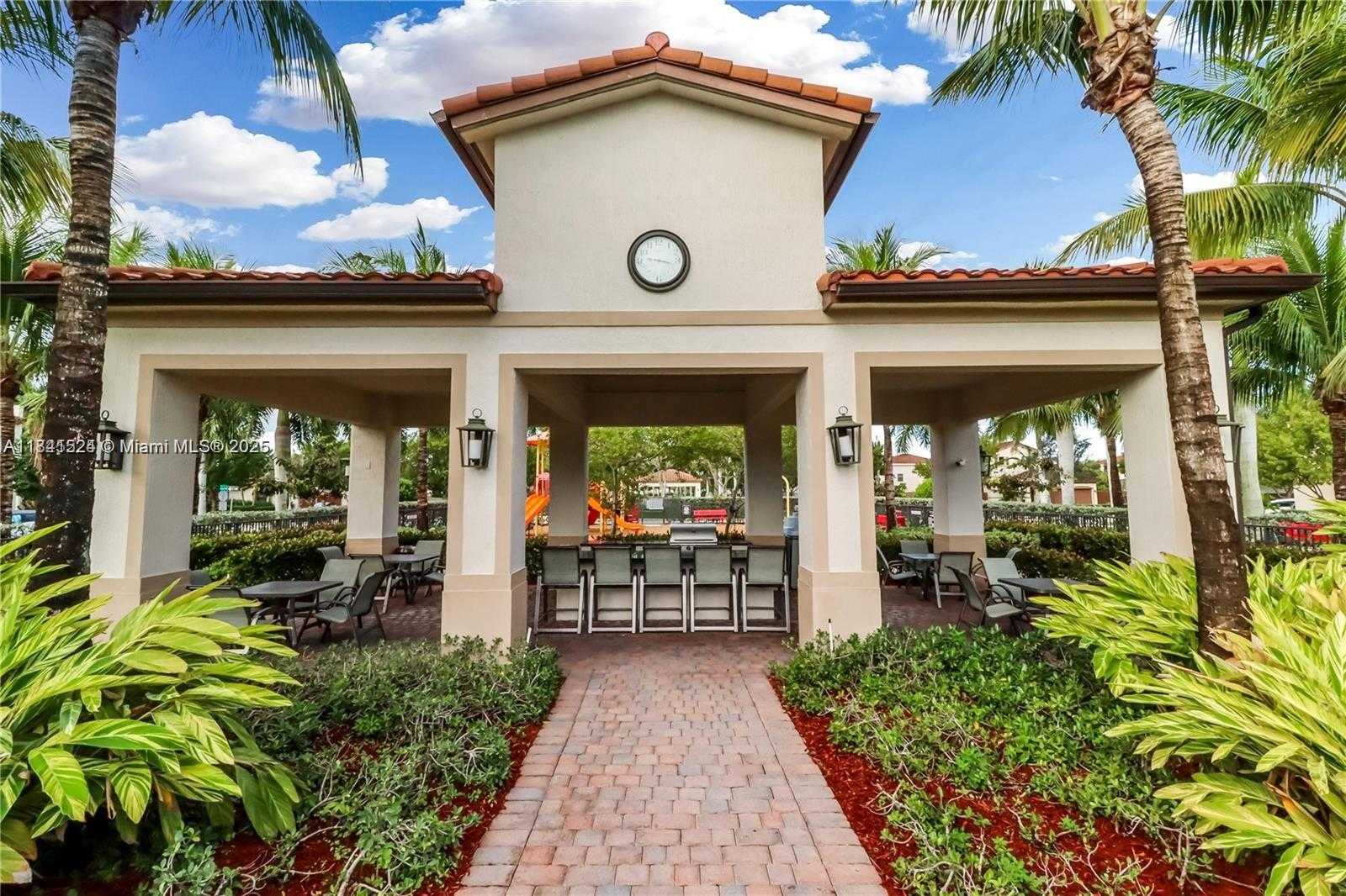 Small Image of Miami Number 32