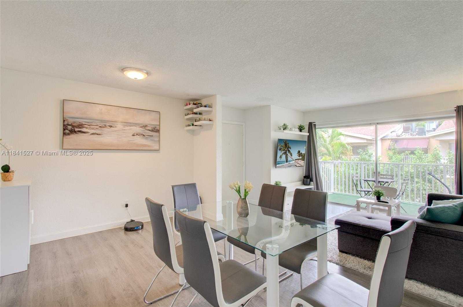 Small Image of 4610 NORTH WEST 79TH AVE #2D, Doral Number 3