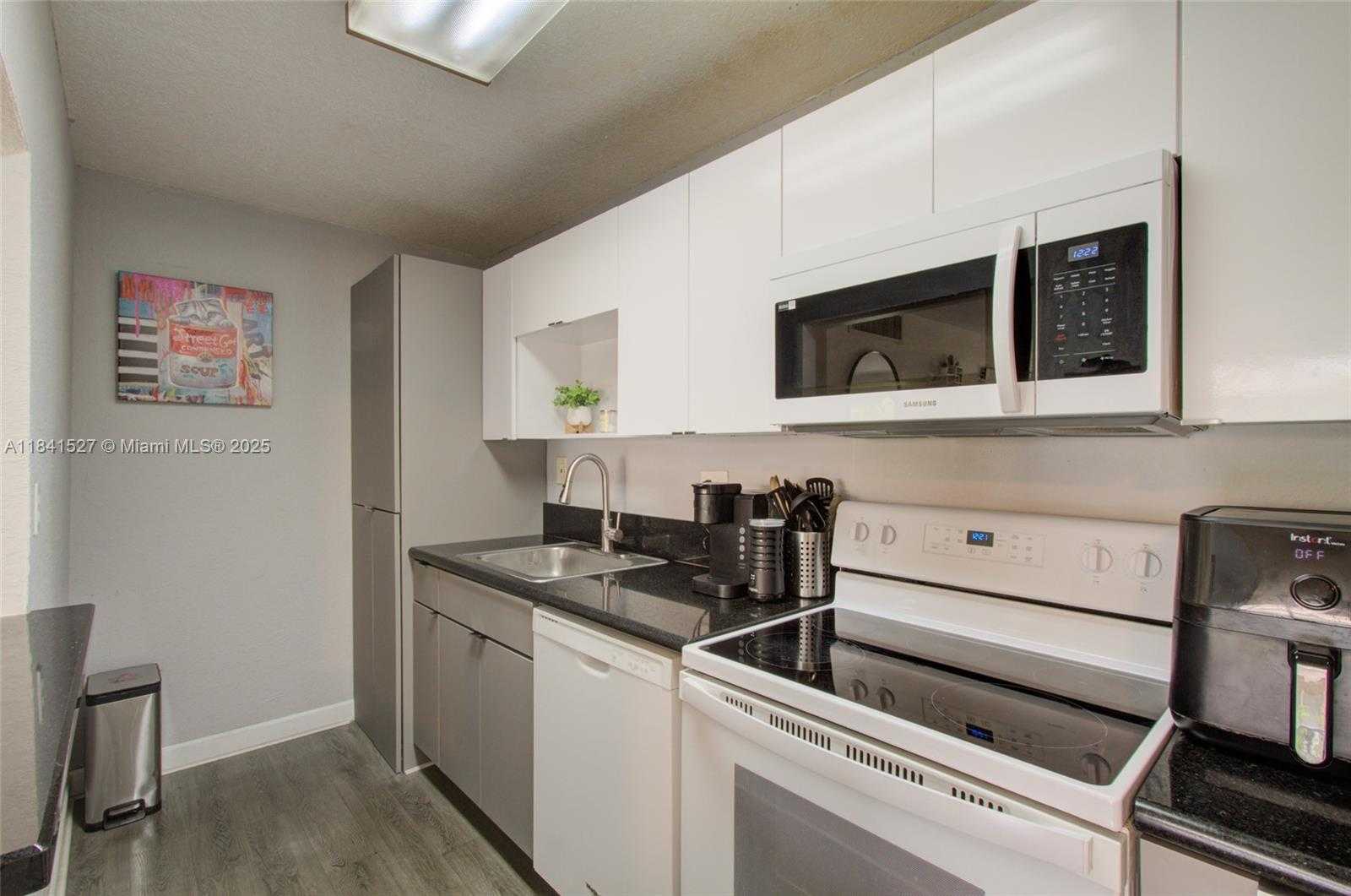 Small Image of 4610 NORTH WEST 79TH AVE #2D, Doral Number 7