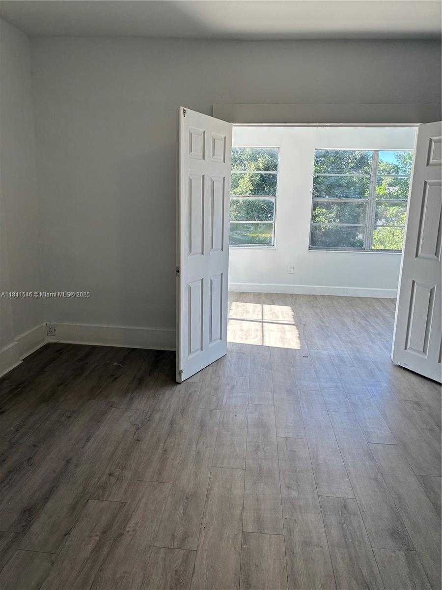 Small Image of 1776 SOUTH WEST 11TH ST, Miami Number 4