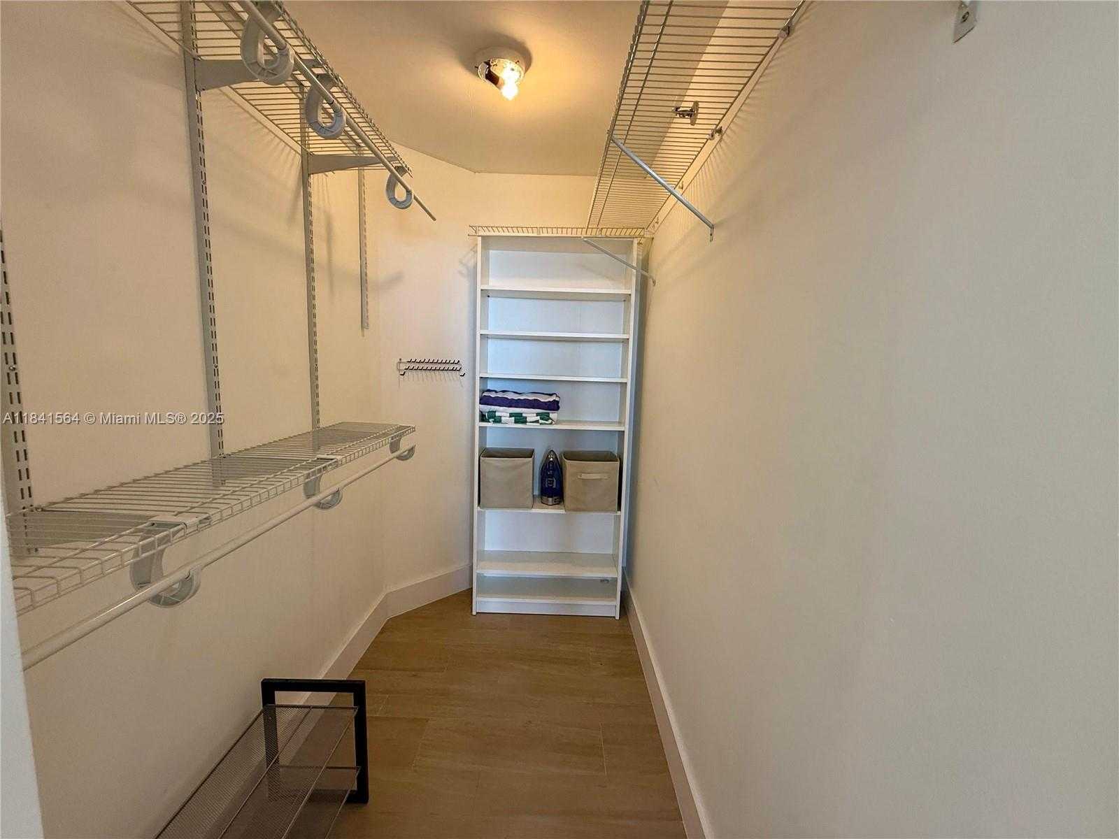 Small Image of 770 CLAUGHTON ISLAND DR #1104, Miami Number 10
