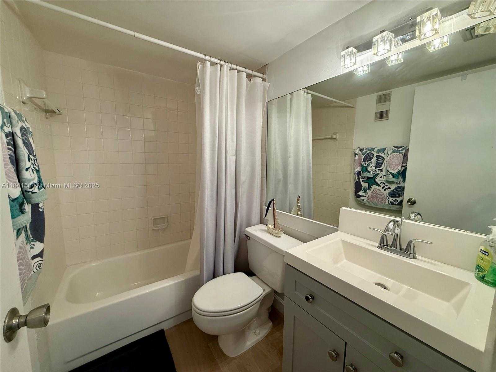Small Image of 770 CLAUGHTON ISLAND DR #1104, Miami Number 13