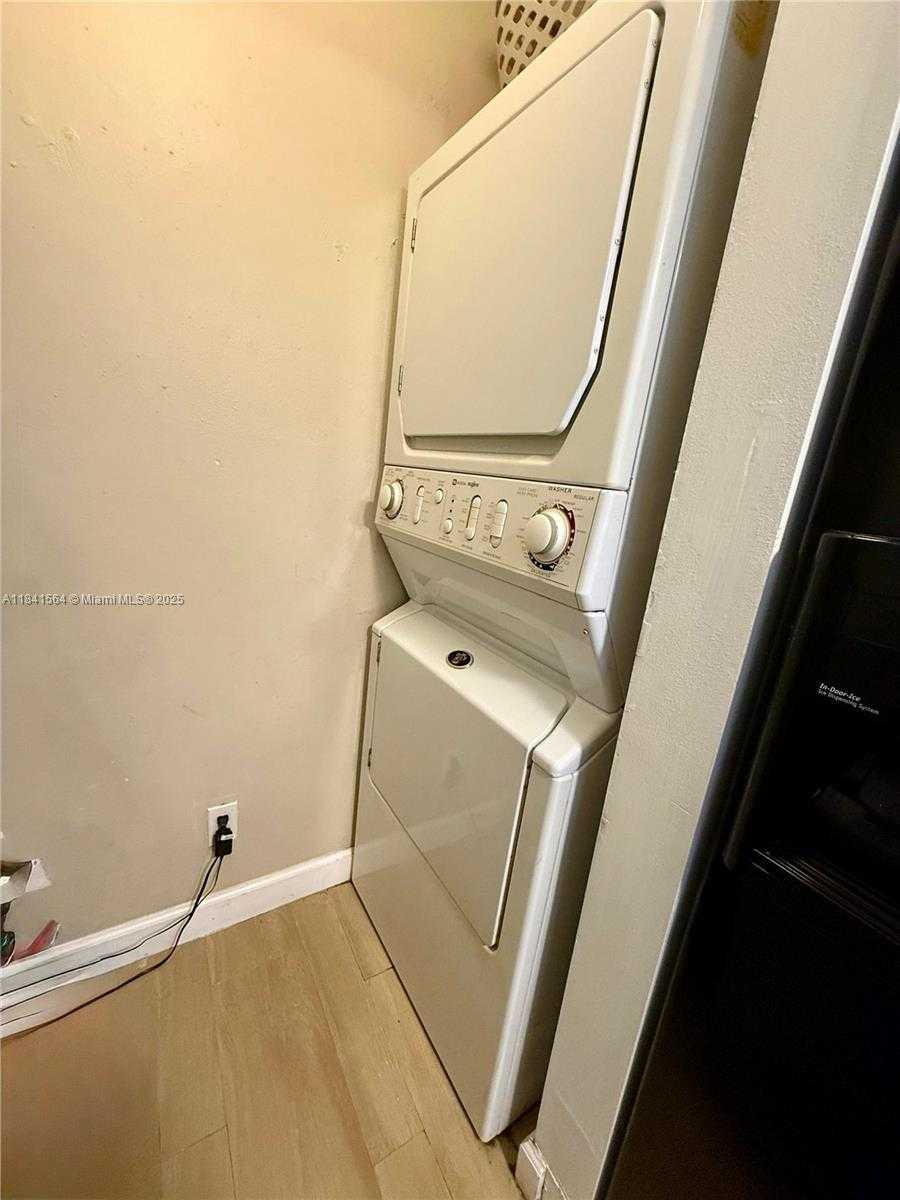 Small Image of 770 CLAUGHTON ISLAND DR #1104, Miami Number 14