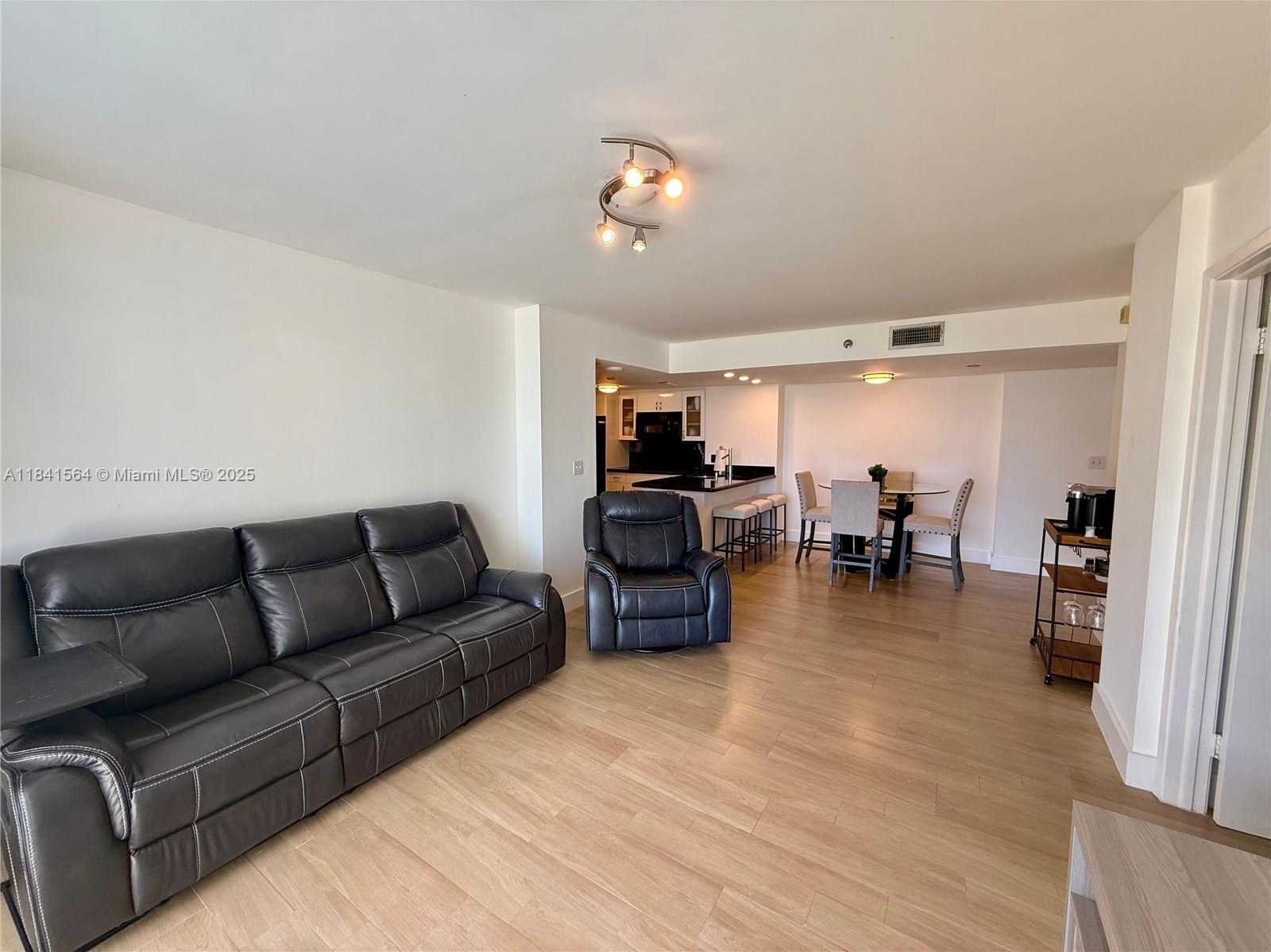 Small Image of 770 CLAUGHTON ISLAND DR #1104, Miami Number 3