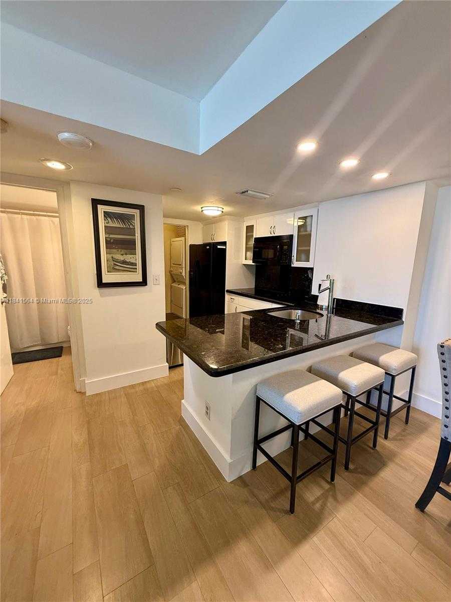 Small Image of 770 CLAUGHTON ISLAND DR #1104, Miami Number 4