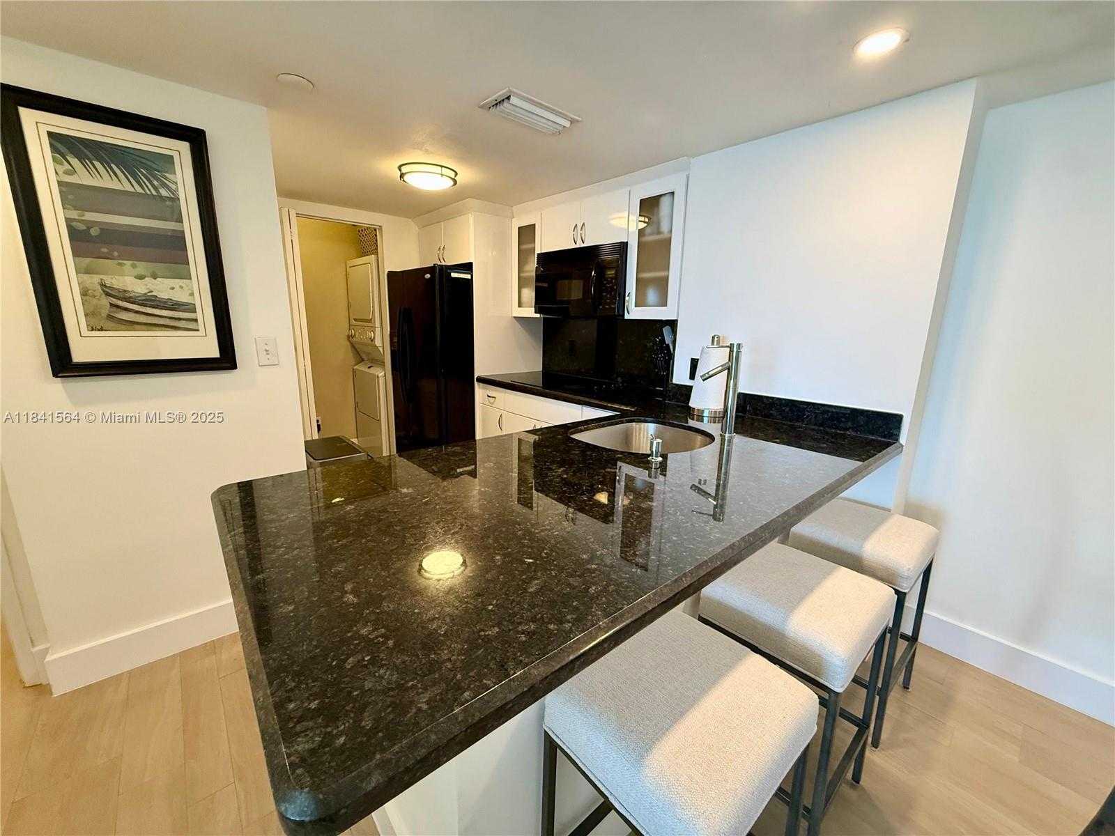 Small Image of 770 CLAUGHTON ISLAND DR #1104, Miami Number 6