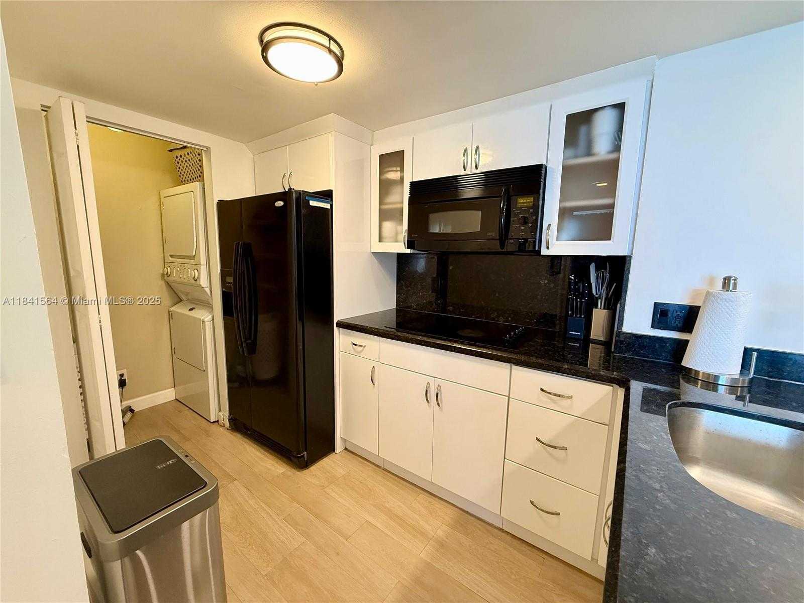 Small Image of 770 CLAUGHTON ISLAND DR #1104, Miami Number 7