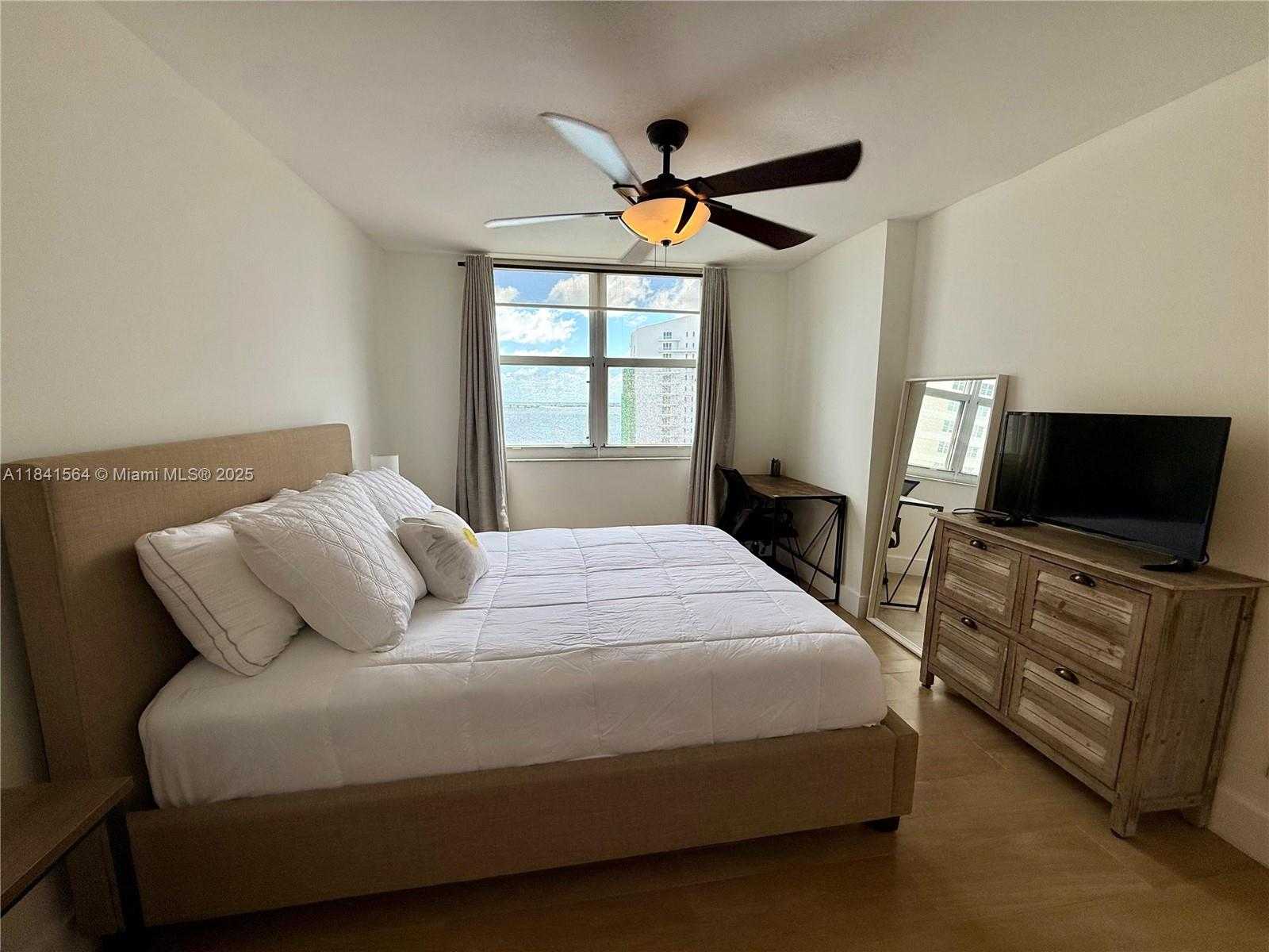 Small Image of 770 CLAUGHTON ISLAND DR #1104, Miami Number 8