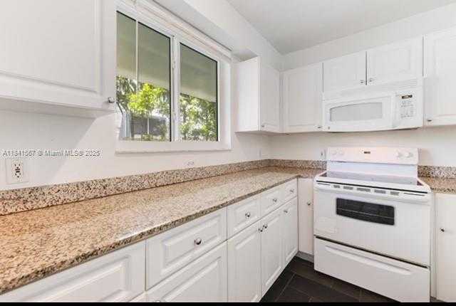 Small Image of 7800 COLLINS AVE #203, Miami Beach Number 12