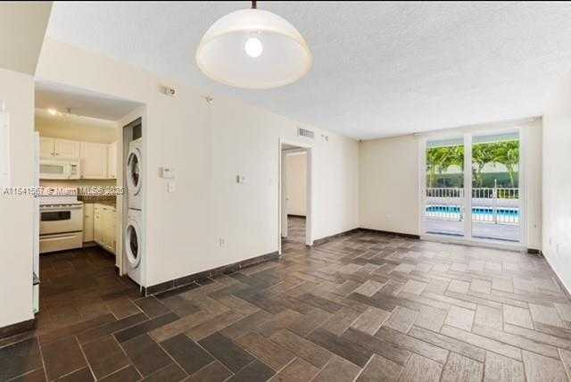 Small Image of 7800 COLLINS AVE #203, Miami Beach Number 6
