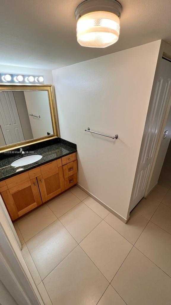 Small Image of 20500 E Country Club Dr, Aventura, FL 33180, USA Number 11