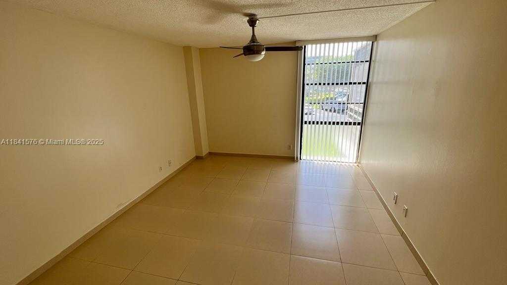 Small Image of 20500 E Country Club Dr, Aventura, FL 33180, USA Number 12