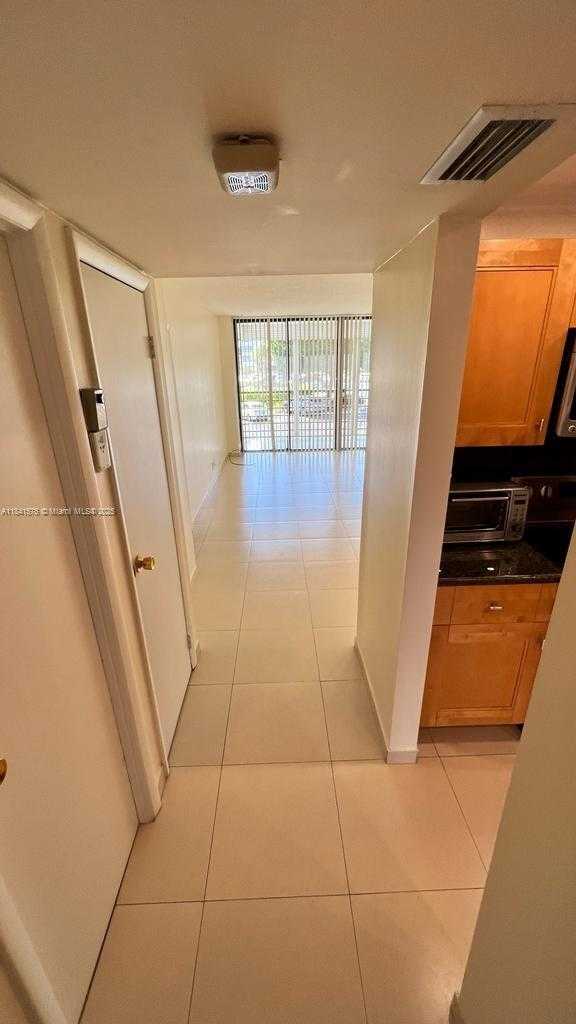 Small Image of 20500 E Country Club Dr, Aventura, FL 33180, USA Number 3