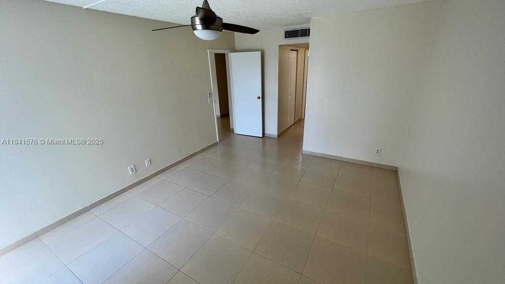 Small Image of 20500 E Country Club Dr, Aventura, FL 33180, USA Number 5