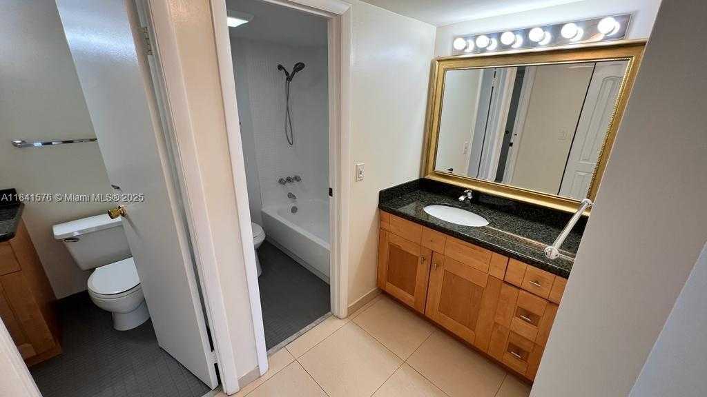 Small Image of 20500 E Country Club Dr, Aventura, FL 33180, USA Number 7