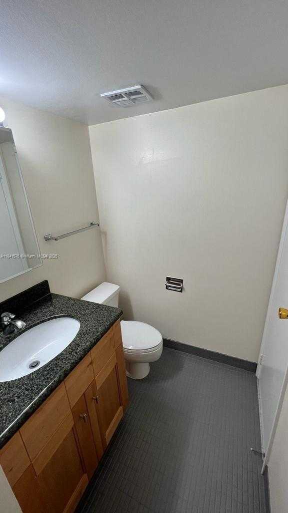 Small Image of 20500 E Country Club Dr, Aventura, FL 33180, USA Number 8