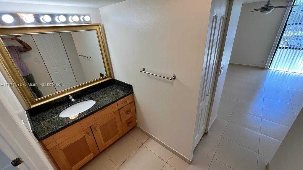 Small Image of 20500 E Country Club Dr, Aventura, FL 33180, USA Number 9