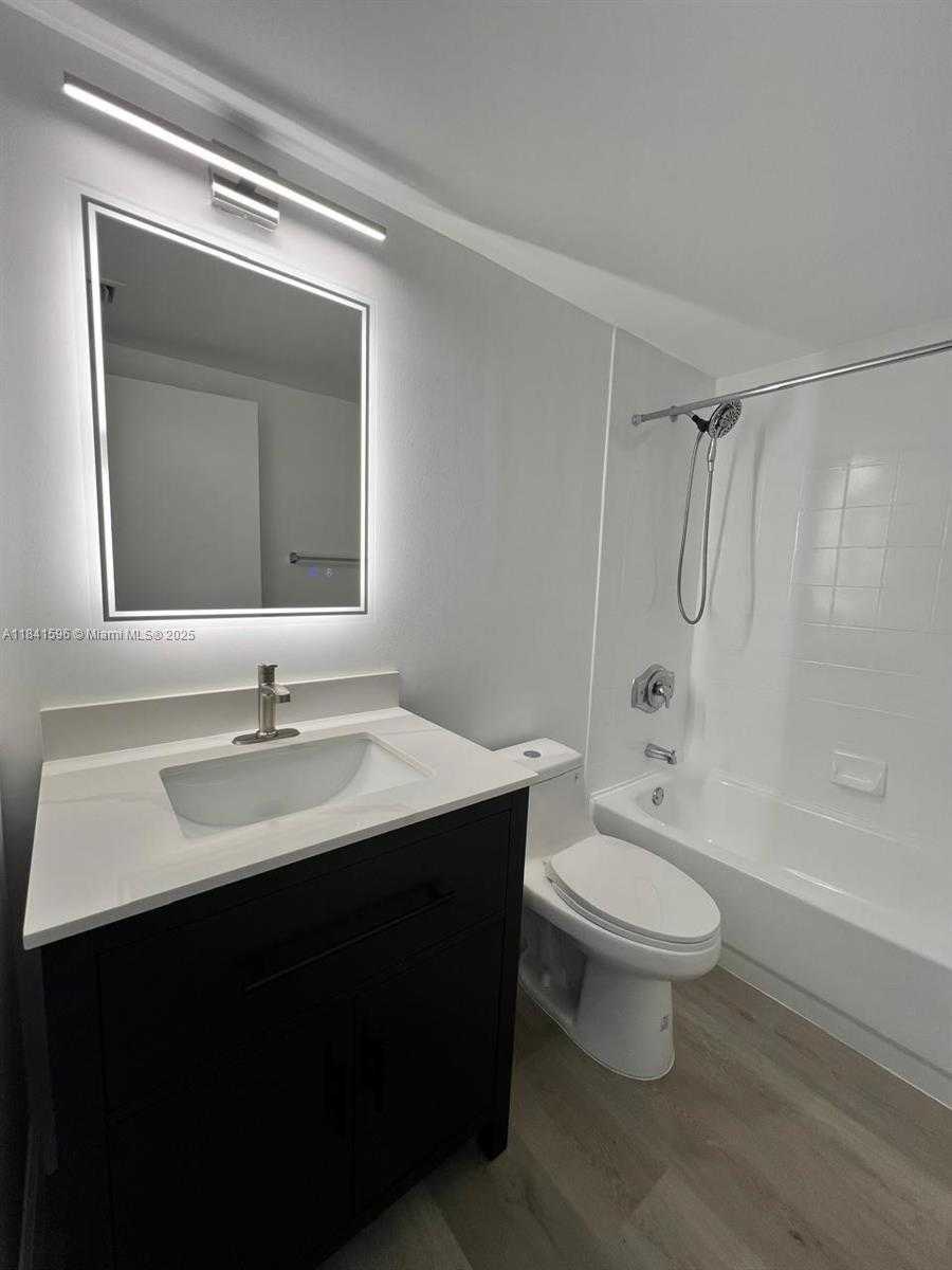 Small Image of 701 BRICKELL KEY BLVD #2401, Miami Number 7