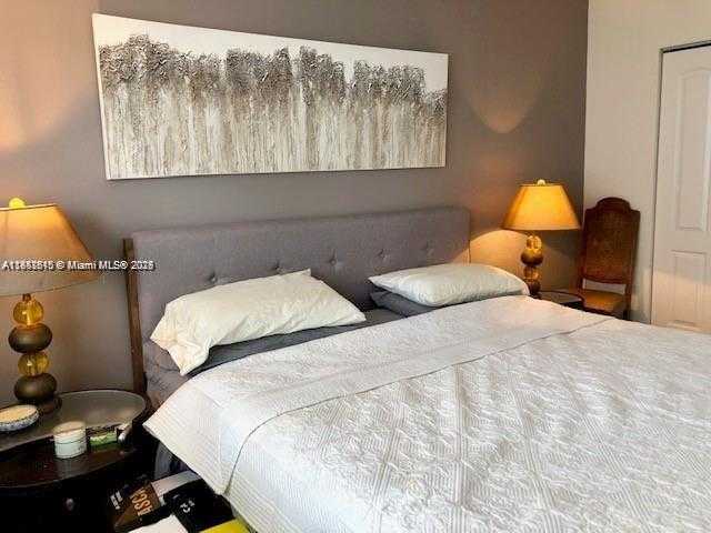 Small Image of 400 KINGS POINT DR #820, Sunny Isles Beach Number 9