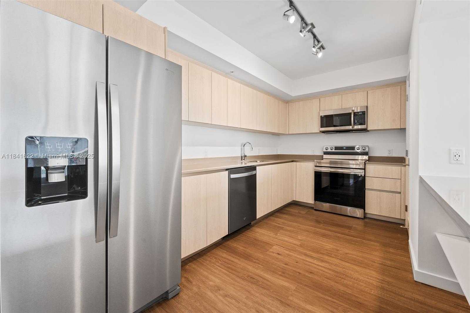Small Image of 1500 BAY RD #M-0426, Miami Beach Number 3