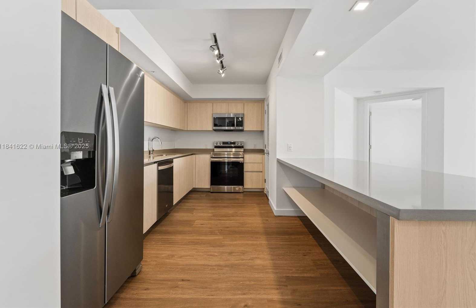 Small Image of 1500 BAY RD #M-0426, Miami Beach Number 5