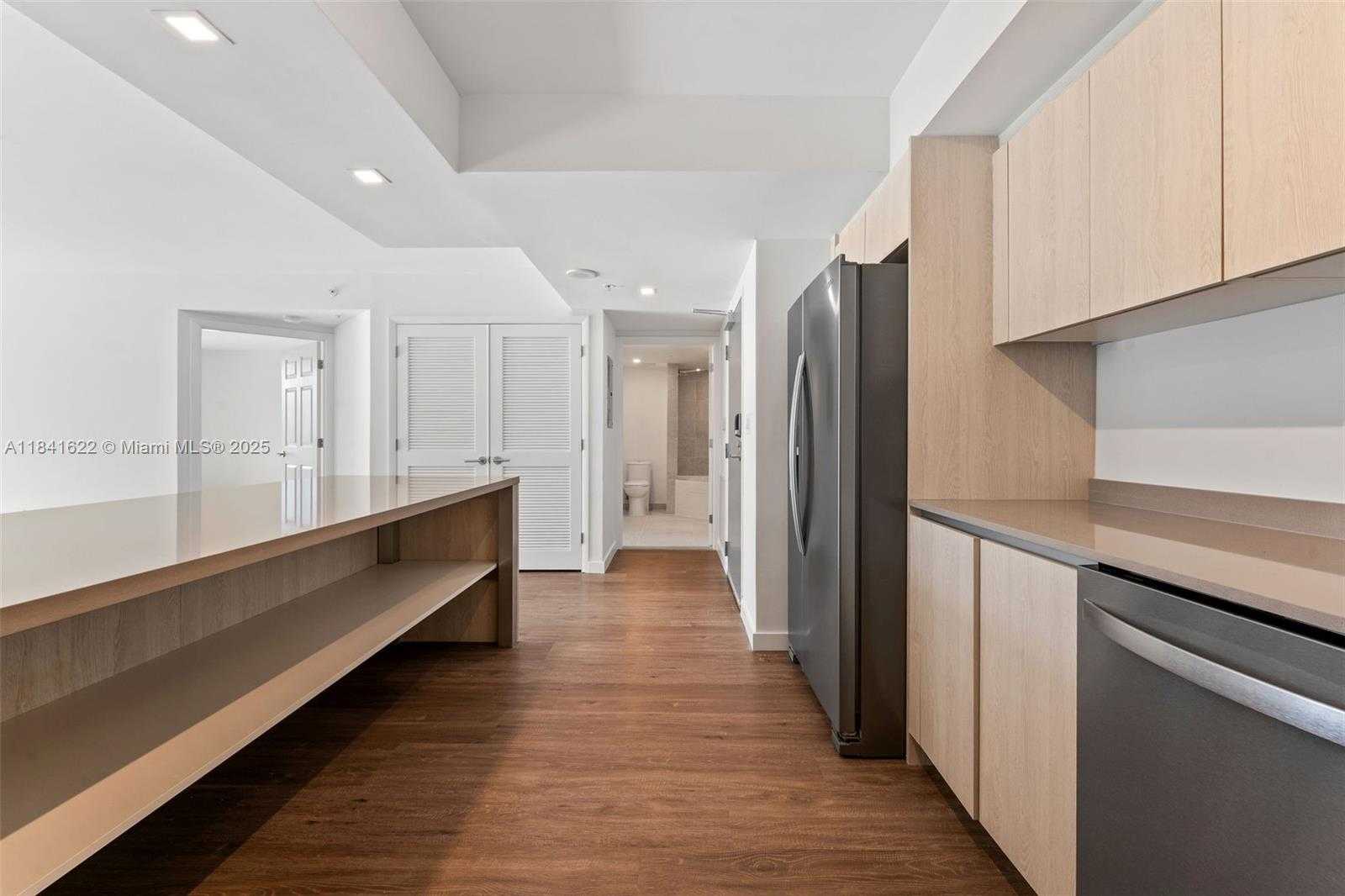Small Image of 1500 BAY RD #M-0426, Miami Beach Number 6