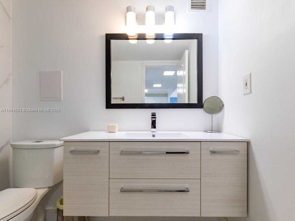 Small Image of 2301 COLLINS AVE #625, Miami Beach Number 15
