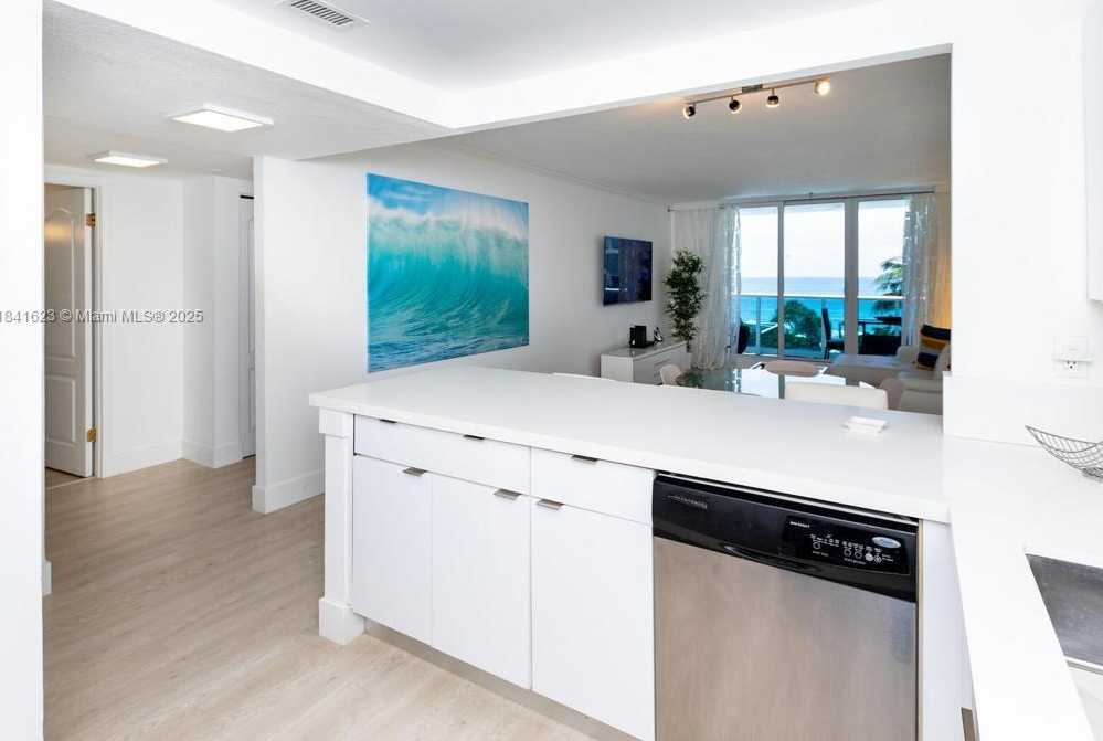 Small Image of 2301 COLLINS AVE #625, Miami Beach Number 2