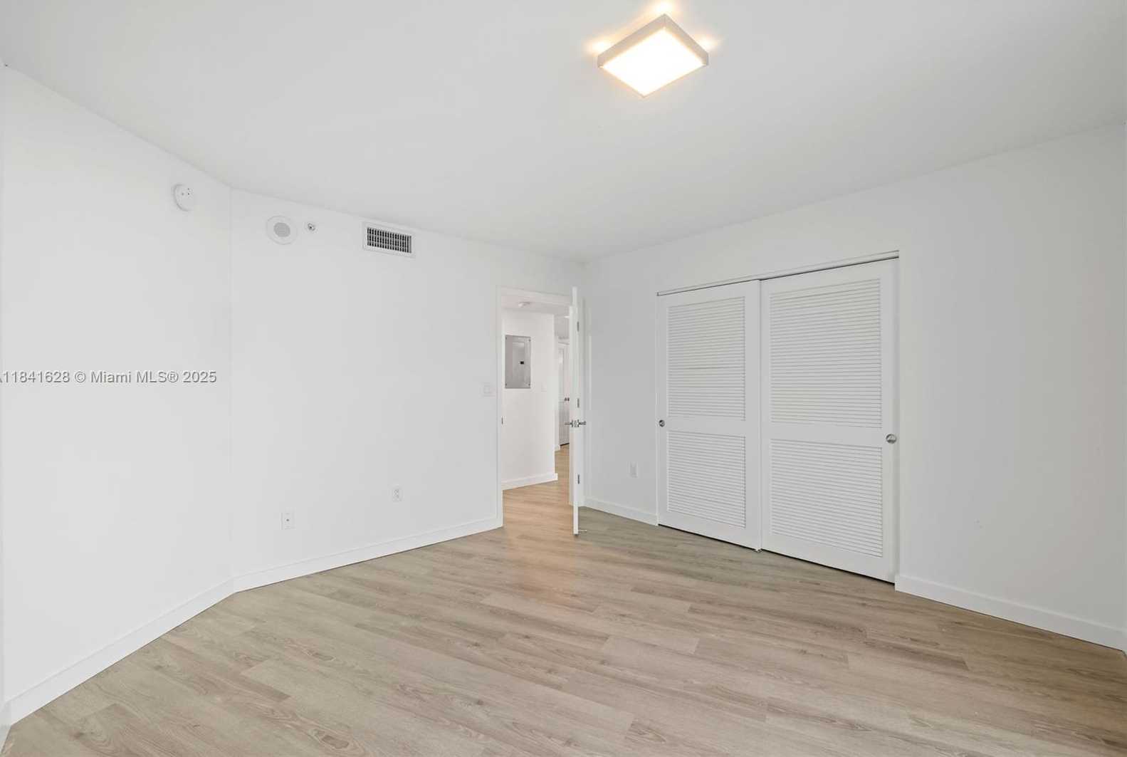 Small Image of 1500 BAY RD #M-0717, Miami Beach Number 34