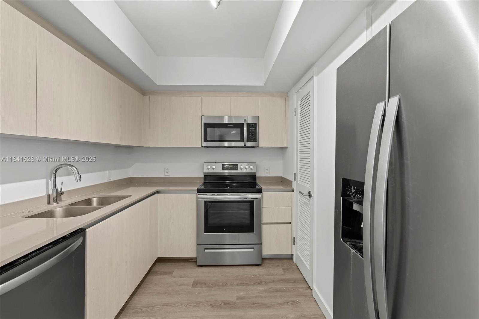 Small Image of 1500 BAY RD #M-0717, Miami Beach Number 4