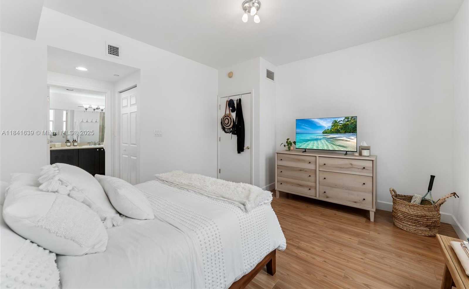 Small Image of 4100 SALZEDO ST #609, Coral Gables Number 12