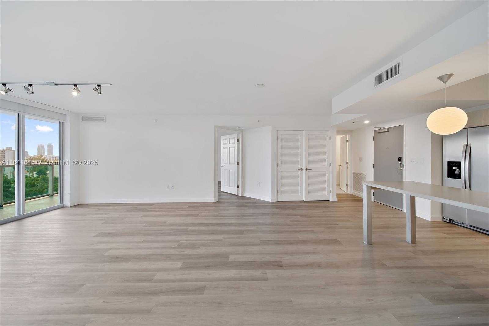 Small Image of 1500 BAY RD #M-1014, Miami Beach Number 10