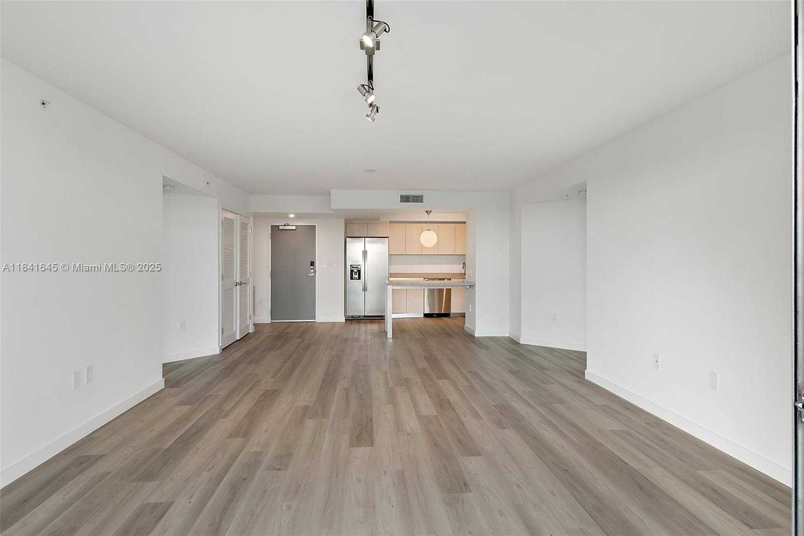 Small Image of 1500 BAY RD #M-1014, Miami Beach Number 11