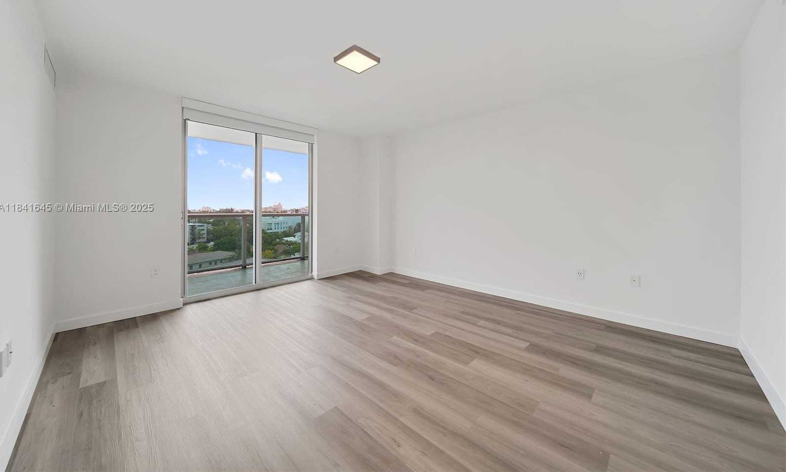Small Image of 1500 BAY RD #M-1014, Miami Beach Number 17