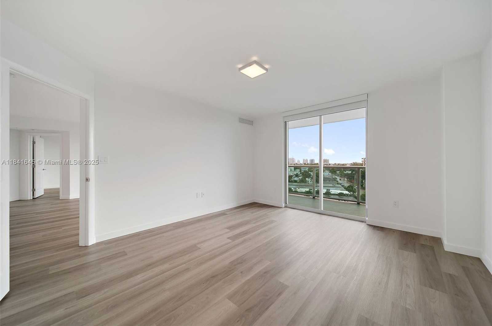 Small Image of 1500 BAY RD #M-1014, Miami Beach Number 18