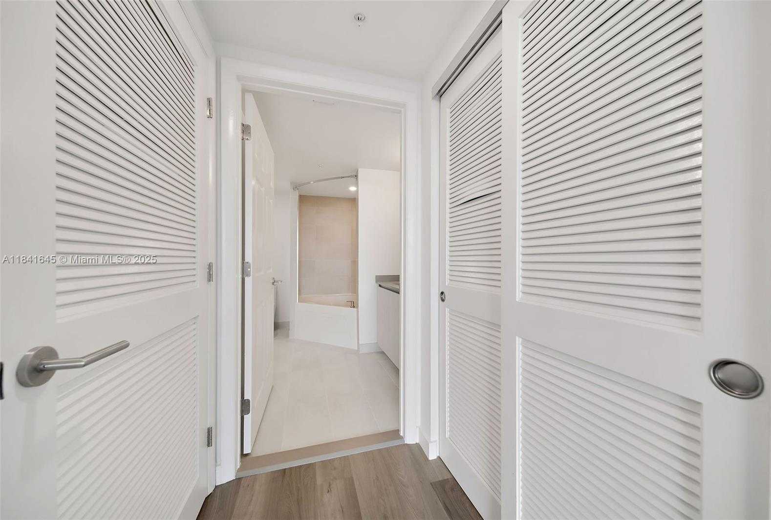Small Image of 1500 BAY RD #M-1014, Miami Beach Number 20