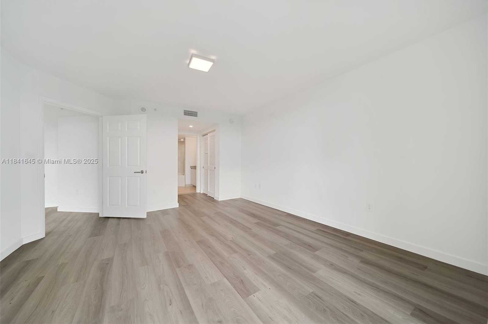 Small Image of 1500 BAY RD #M-1014, Miami Beach Number 21