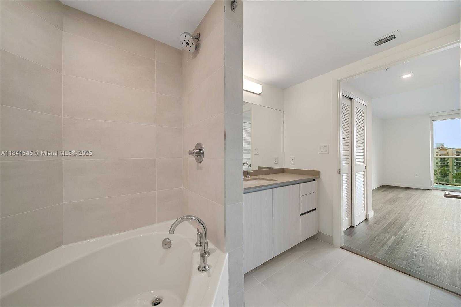 Small Image of 1500 BAY RD #M-1014, Miami Beach Number 29