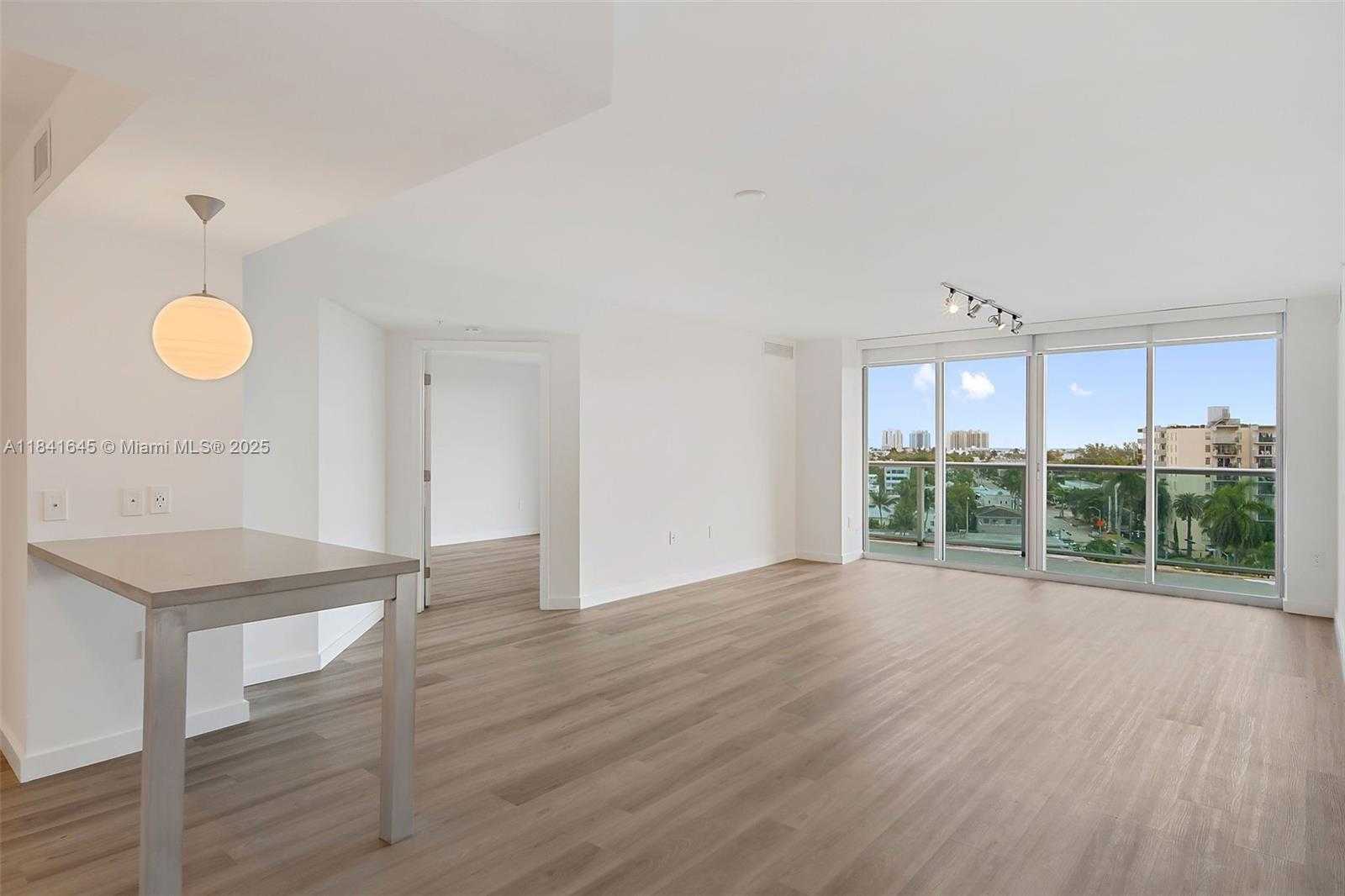 Small Image of 1500 BAY RD #M-1014, Miami Beach Number 5